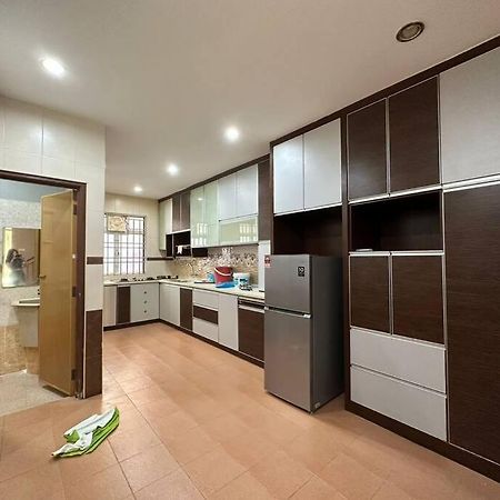 Muslim Suite Home @ Airport Bayan Lepas Penang Exterior photo